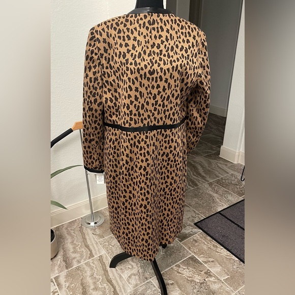 Kasper Animal Print Trench Coat with Black Accents - Picture 2 of 4